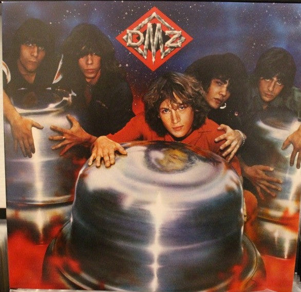DMZ (2) : DMZ (LP, Album, Ltd, Num, RE, Sil)